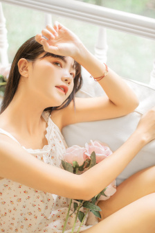 校花的奶又大又白又嫩视频